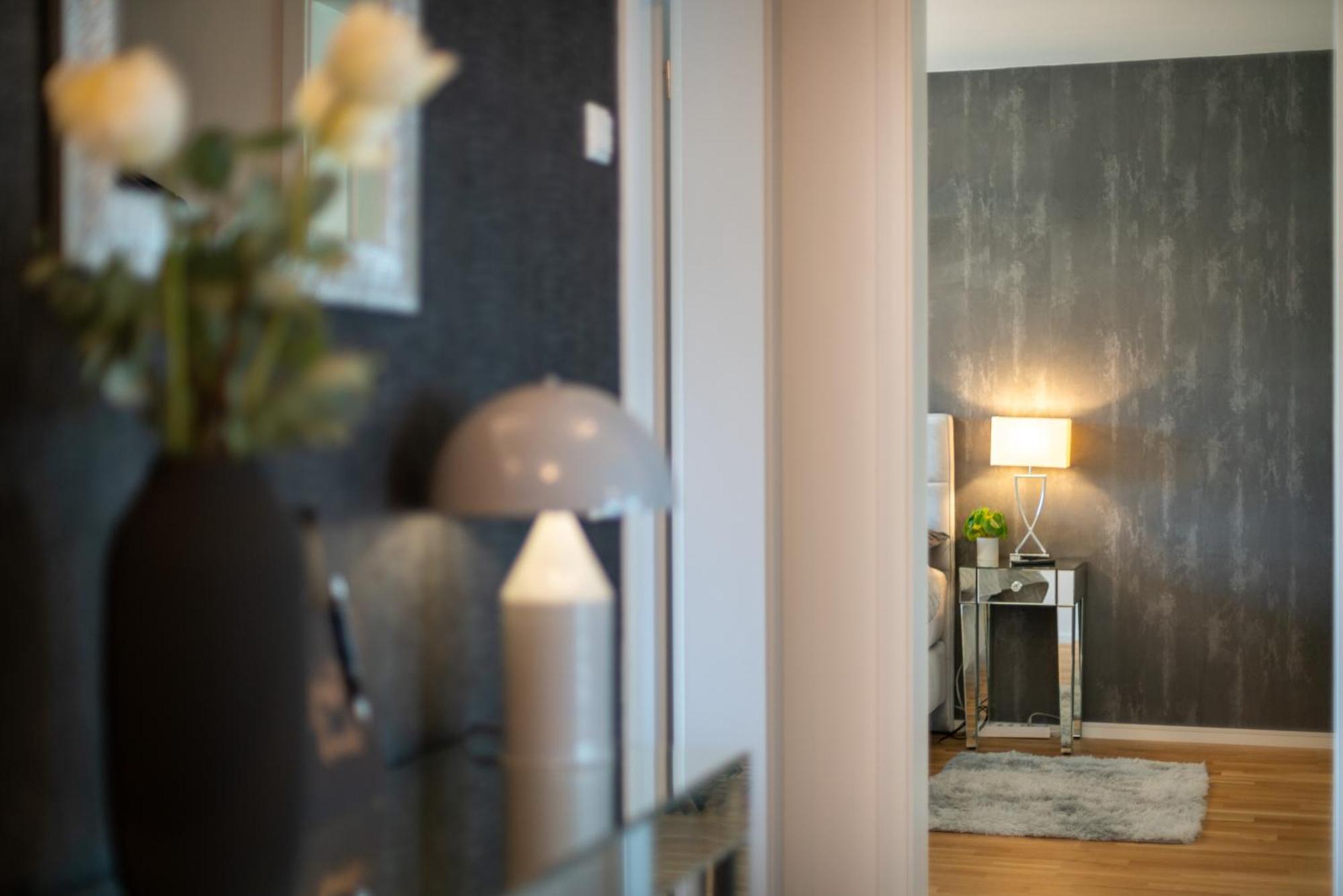 Fairmieten I Moderne Suite I Parkplatz ビーレフェルト エクステリア 写真